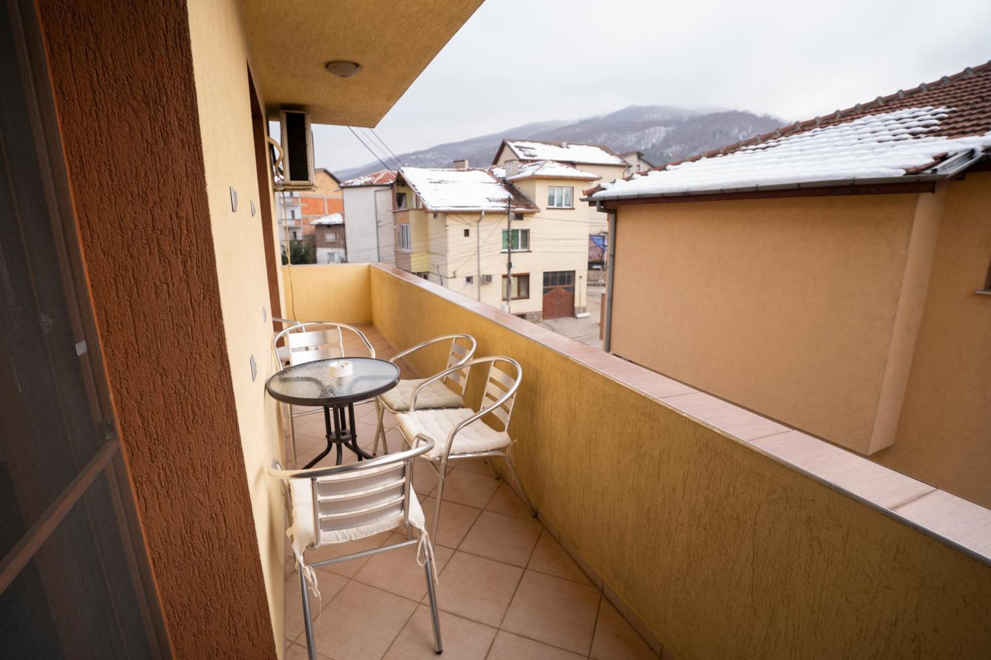 Guest House Traikovi Petricz Zewnętrze zdjęcie